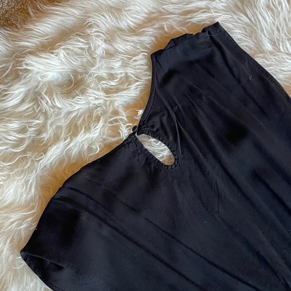 Black Dress with Pockets 👋 - Picture 6 of 9